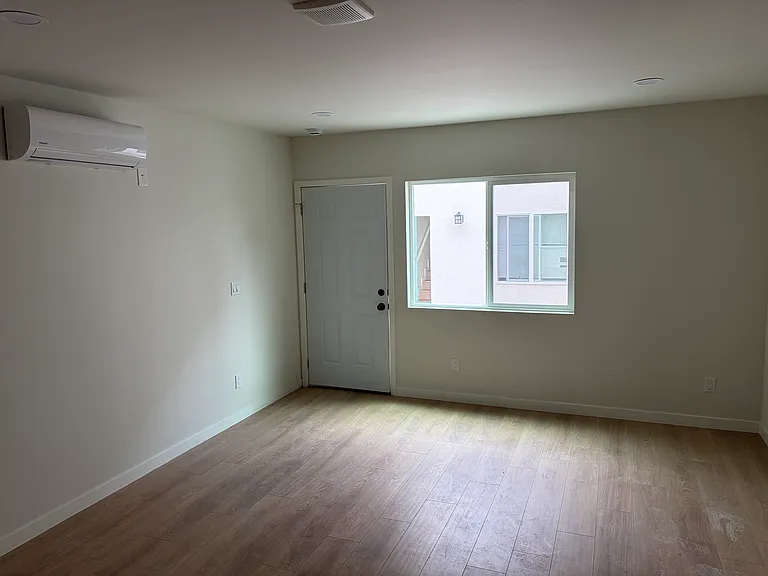 244 1/2 E 97th St #1 — Photo 3