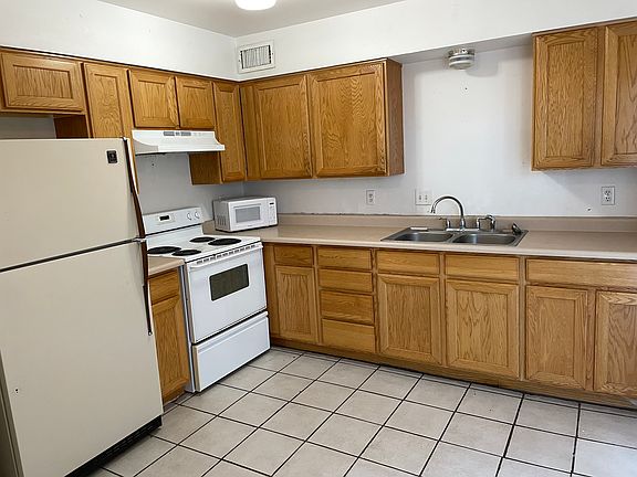 4th image of 2312 Palisades Dr APT 1