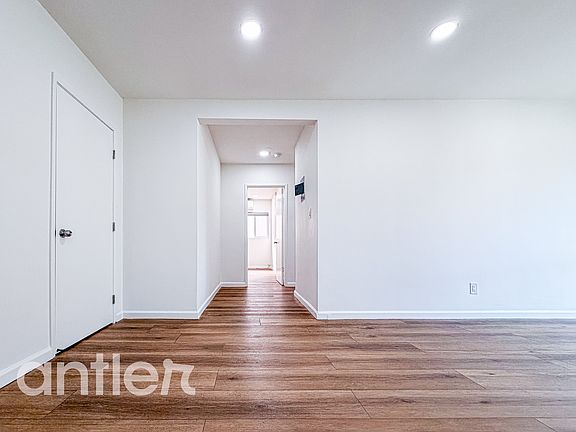 5th image of 1001 N Hayworth Ave #M1