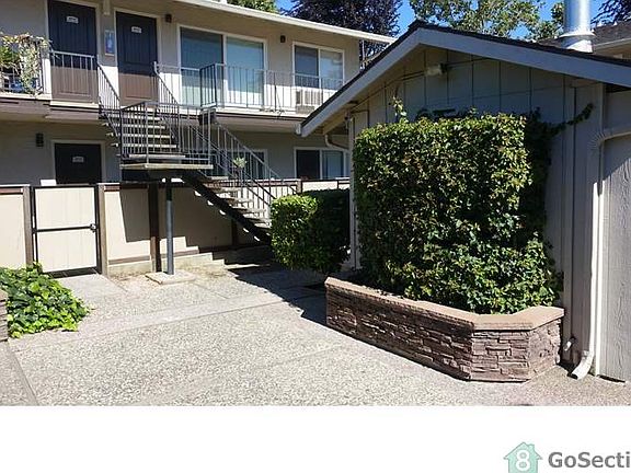 3rd image of 1610 Cloverdale Ln