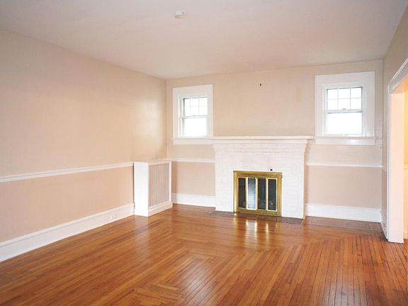 2nd image of 25 E Bennett St