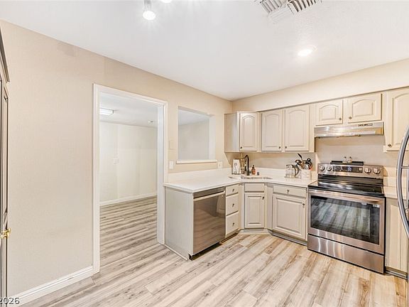 4th image of 325 W Rochell Dr