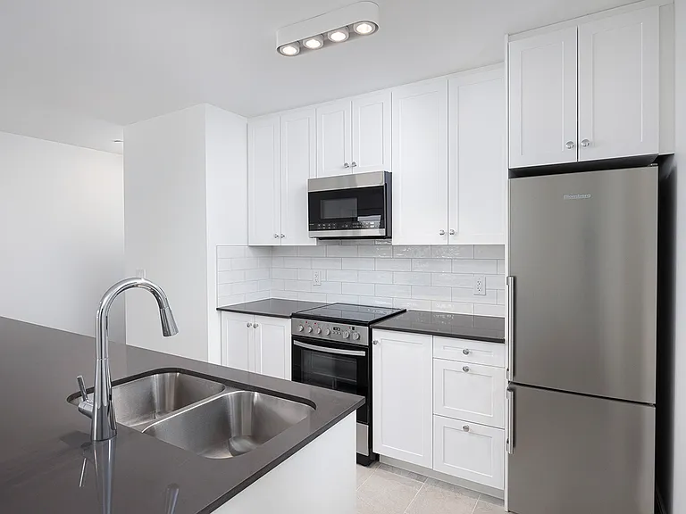 67 Parkwoods Village Dr — Photo 1