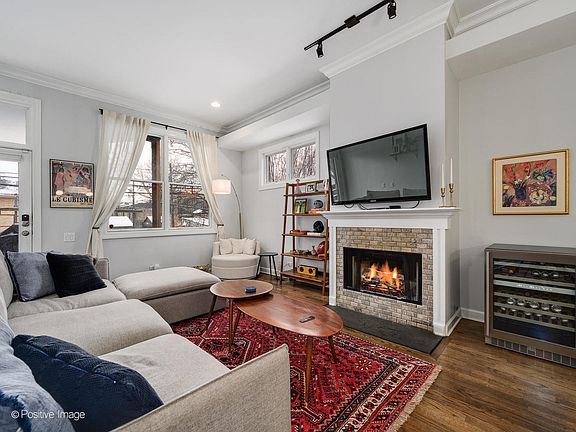 4th image of 1412 N Hoyne Ave #1C