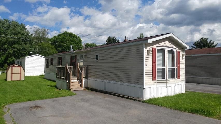 2nd image of 18 Maple Ln