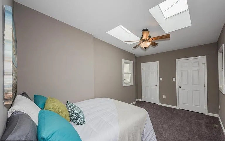 2412 Foster Ave — Photo 4