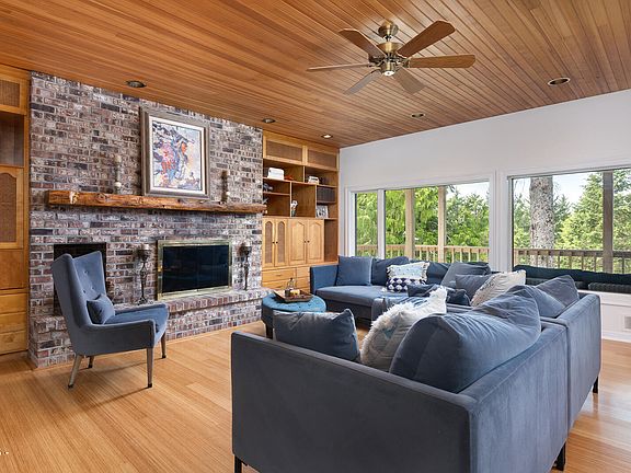 5th image of 488 Lookout Dr