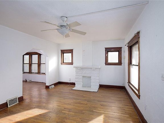 3rd image of 2009 Spruce Ave