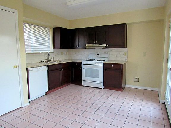 4th image of 511 Oakdale Dr #0