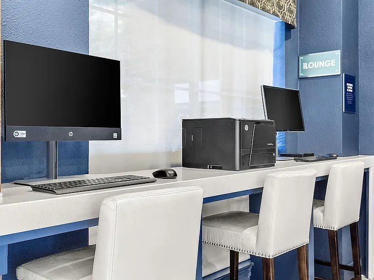 C242510_AstonAtCR_BusinessCenter_01