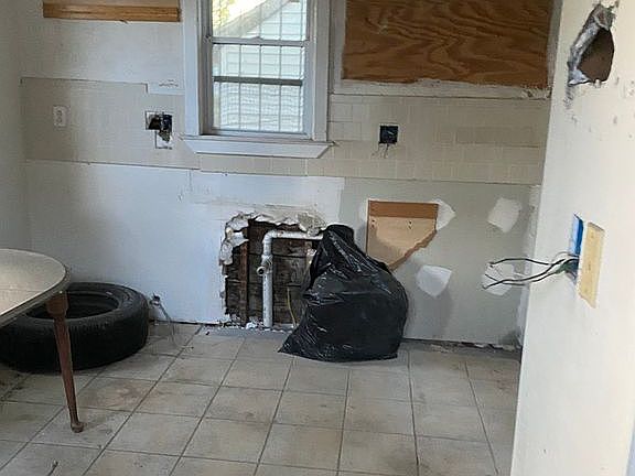 5th image of 5916 Laura Ave