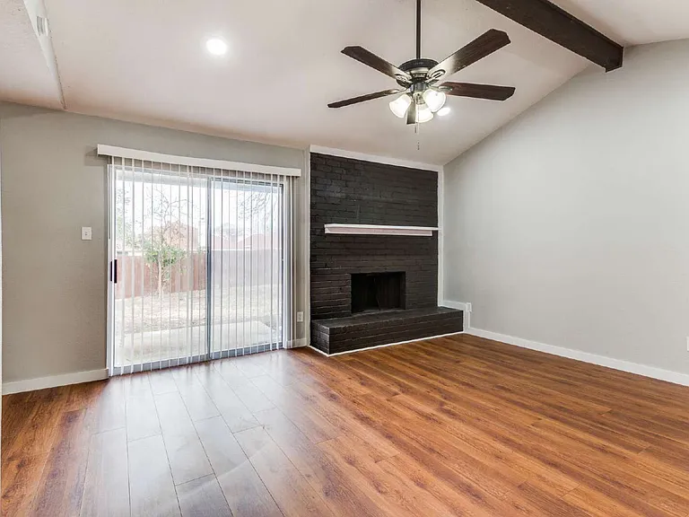 614 Brian Dr — Photo 3