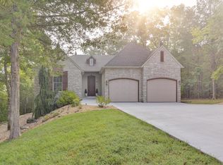 1203 Ledgestone Cir, Branson West, MO 65737