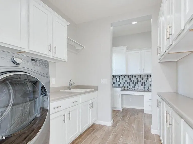4390 Noble Dr — Photo 12