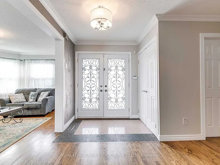 1447 Clearview Dr — Photo 2
