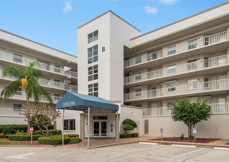 8700 Ridgewood Ave #205B