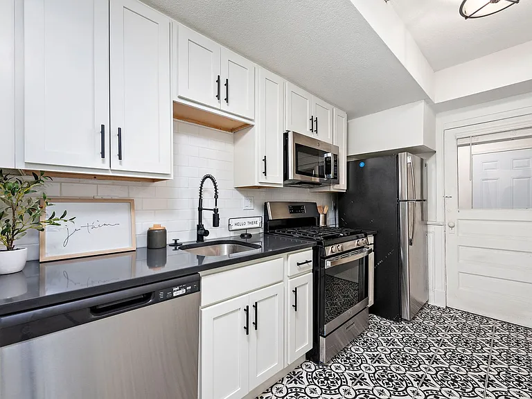 1412-1414 W 39th St — Photo 10