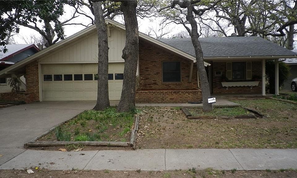 1st image of 2207 Royal Oaks Dr
