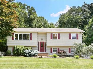 13 Annette Ln, Airmont, NY 10901