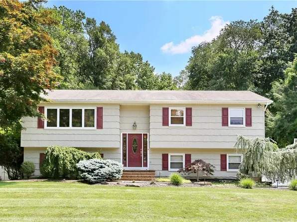 13 Annette Lane, Airmont, NY 10901