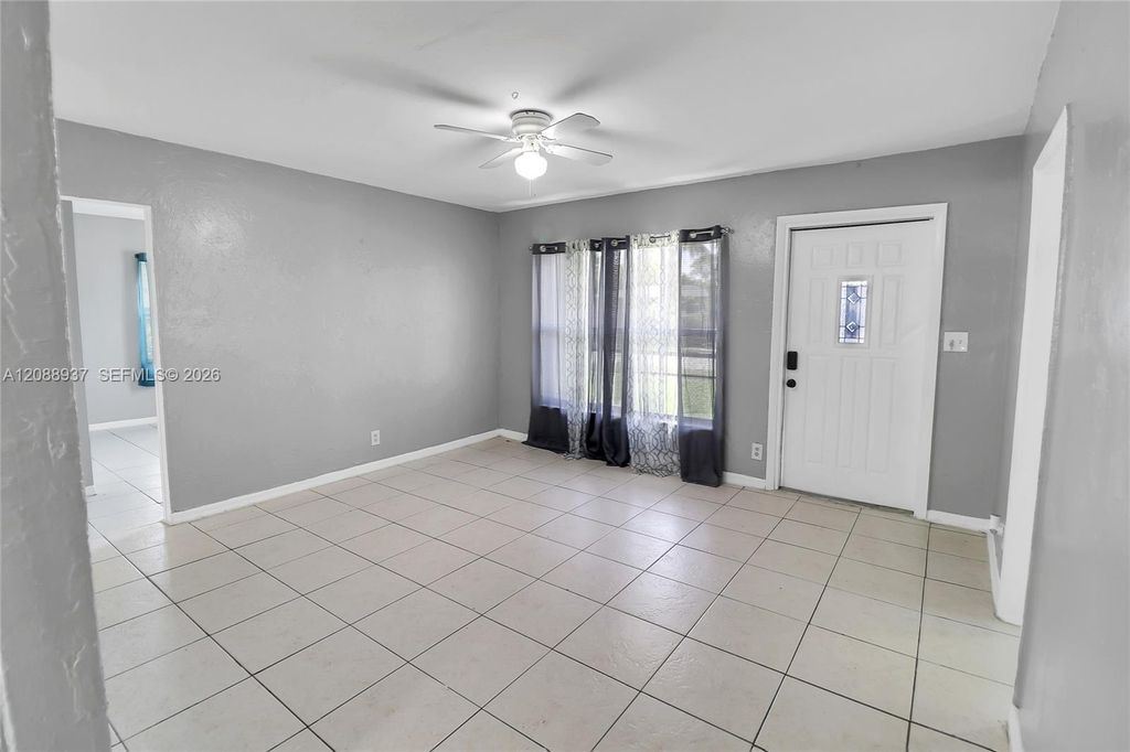 3020 NW 7th St, photo 5