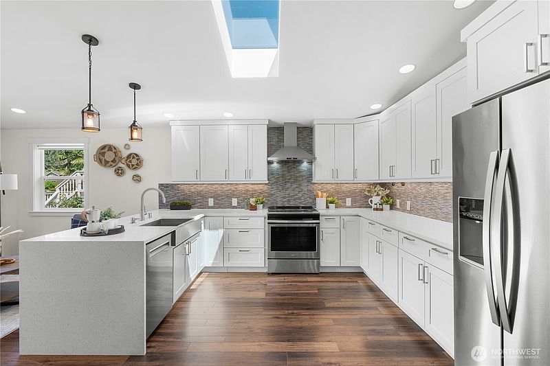 4th image of 12032 38th Avenue NE