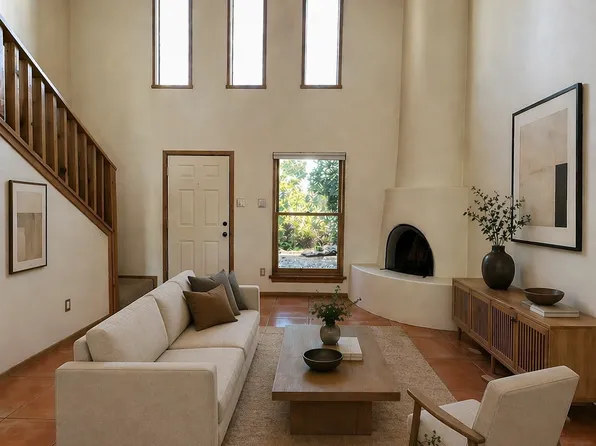 266 Camino Del Olmo, Santa Fe, NM 87501