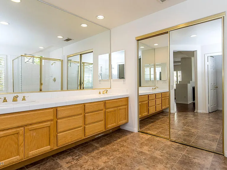 3035 Hollycrest Ave — Photo 9