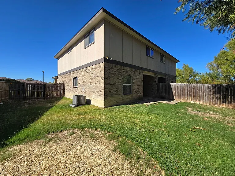 1101 Grace Point Dr #B — Photo 24