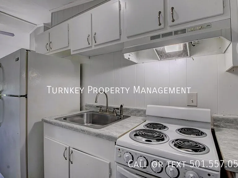 4700 Lynn Ln #D — Photo 6
