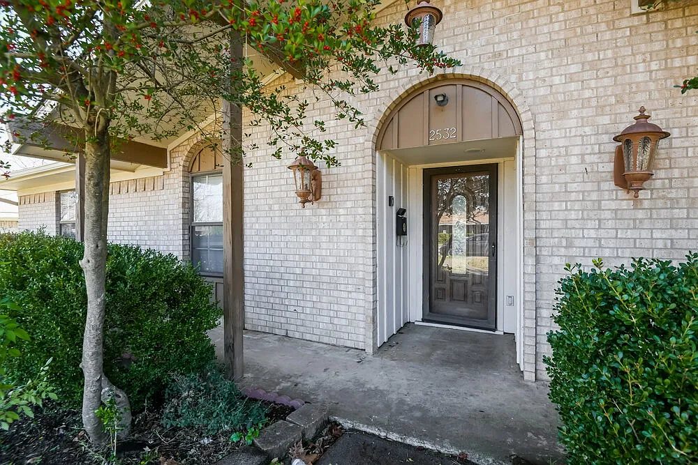 3 bed, 2.0 bath, 1534 sqft, $1,940 — Photo 4