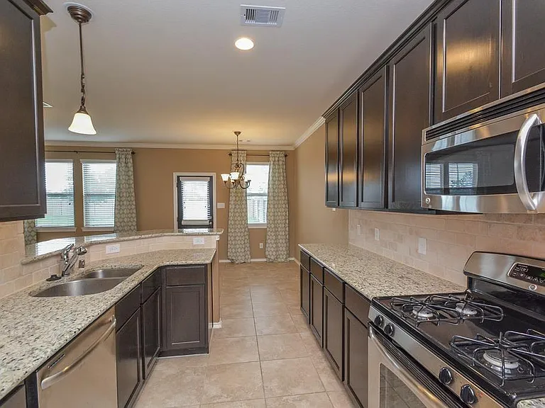 6490 Calgary Woods Ln — Photo 11