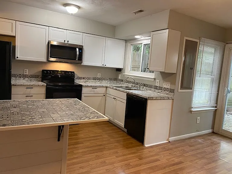 2312 Merl Cir — Photo 31