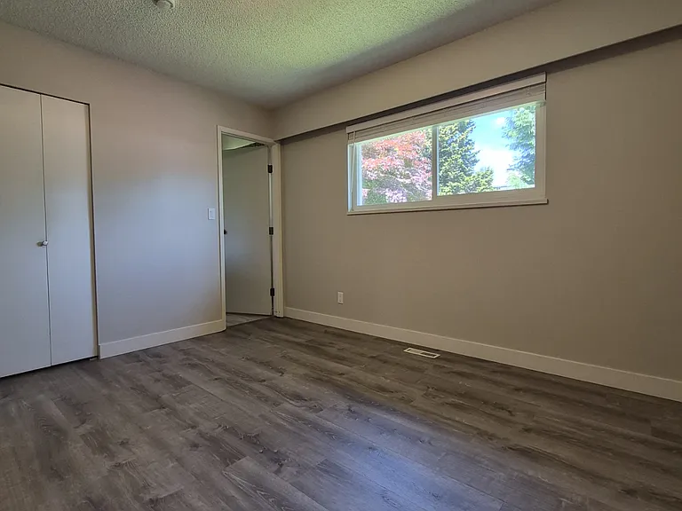 3853 Clematis Cres — Photo 17