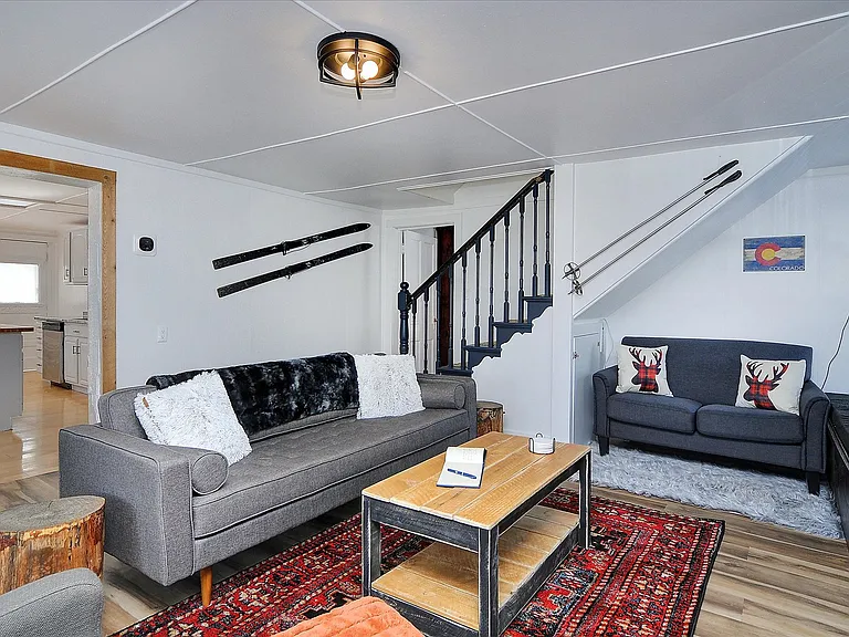 138 Lang St — Photo 4