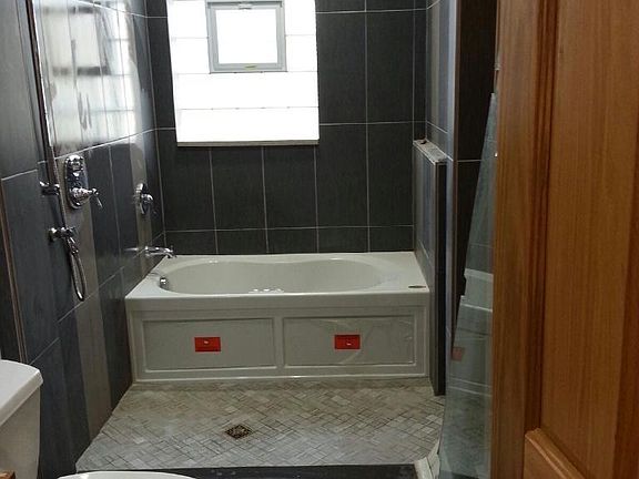 4th image of 5712 W Windsor Ave #1
