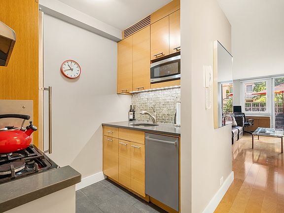 5th image of 393 W 49th St APT 2MM