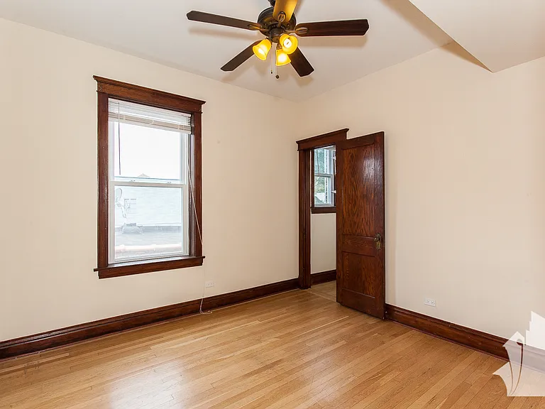 1436 W Addison St — Photo 5