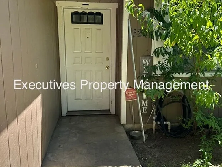 322 Pamela Ct — Photo 1