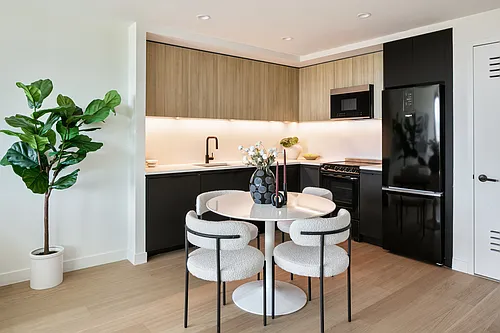 11 Ocean Pkwy Photo 1