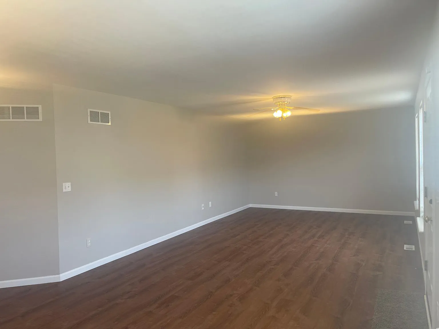 4 bed, 2.5 bath, 2060 sqft, $2,500 — Photo 2