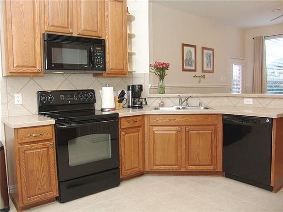 5th image of 909 Medinah Dr