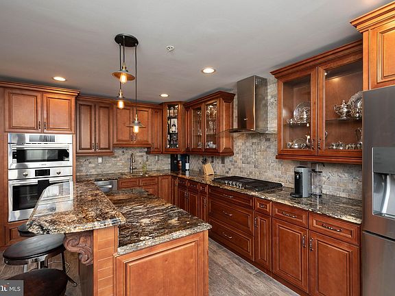 5th image of 305 Julian Dr E #E