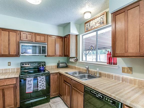 4th image of 212 Glen Haven Ct