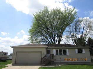 303 8th Ave W, Ellendale, MN 56026