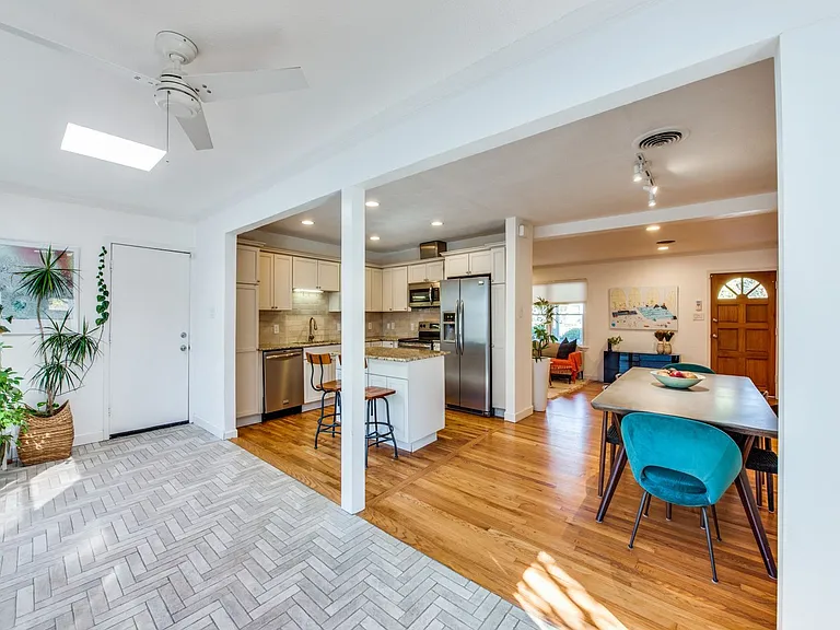 102 Wellesley Blvd — Photo 23