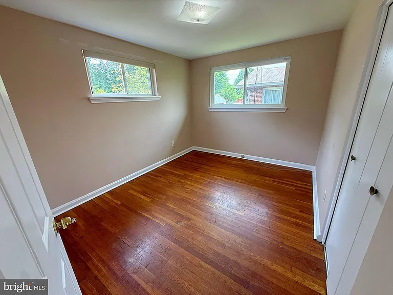 7104 Adelphi Rd — Photo 20