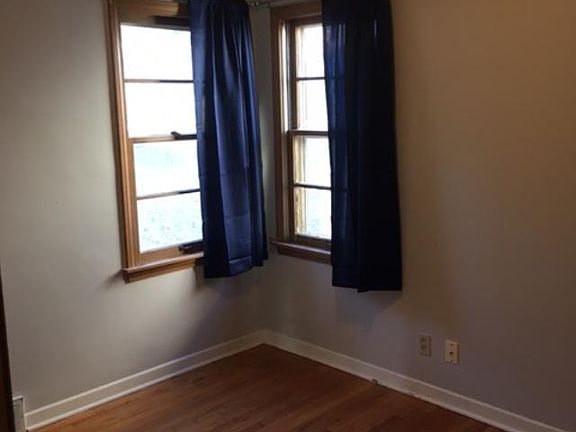 4th image of 2916 19th Ave