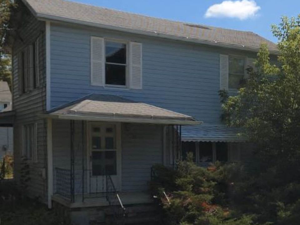 2nd image of 32 Catherine St