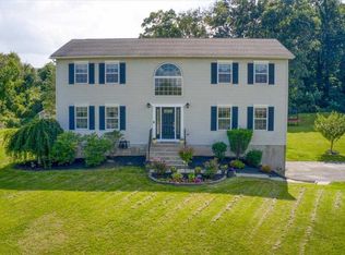 34 Grove Ct, Fishkill, NY 12524